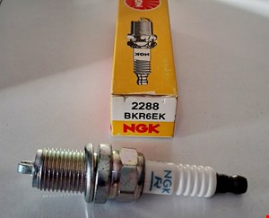 شمع پایه کوتاه دو پلاتینه ۲۲۸۸ ngk